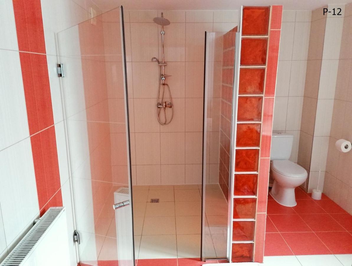 Pod Debem Bed & Breakfast ครีนิซามอร์สกา ภายนอก รูปภาพ