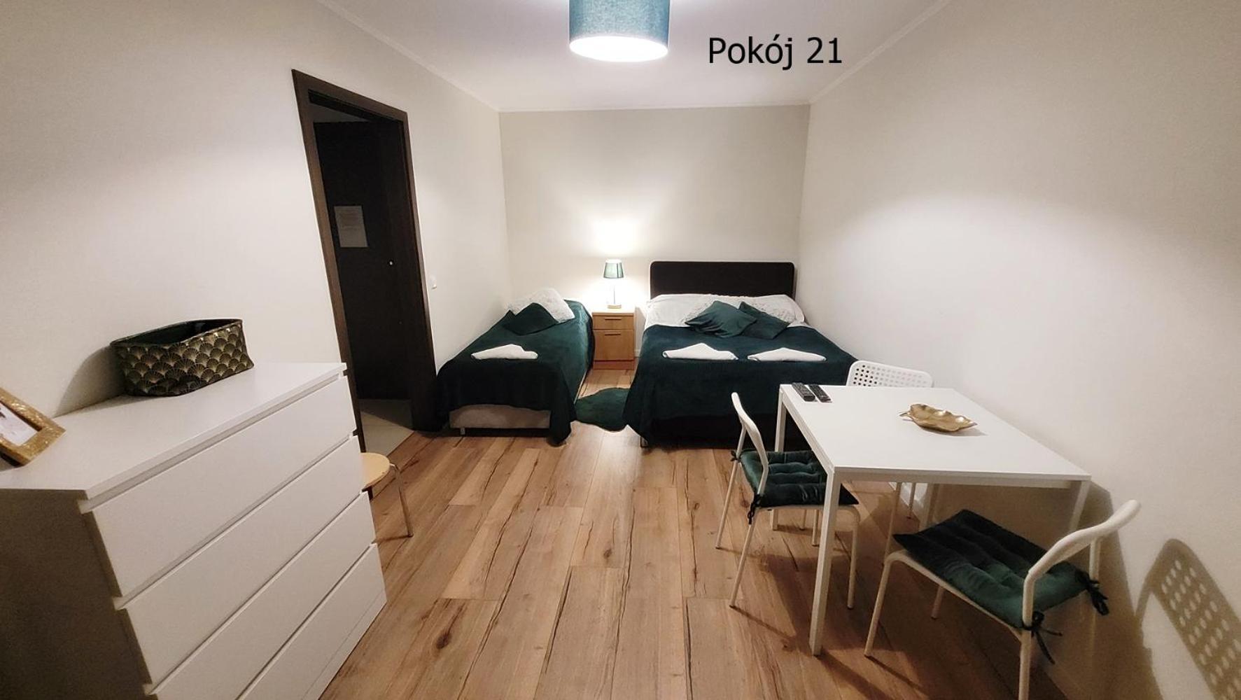 Pod Debem Bed & Breakfast ครีนิซามอร์สกา ภายนอก รูปภาพ