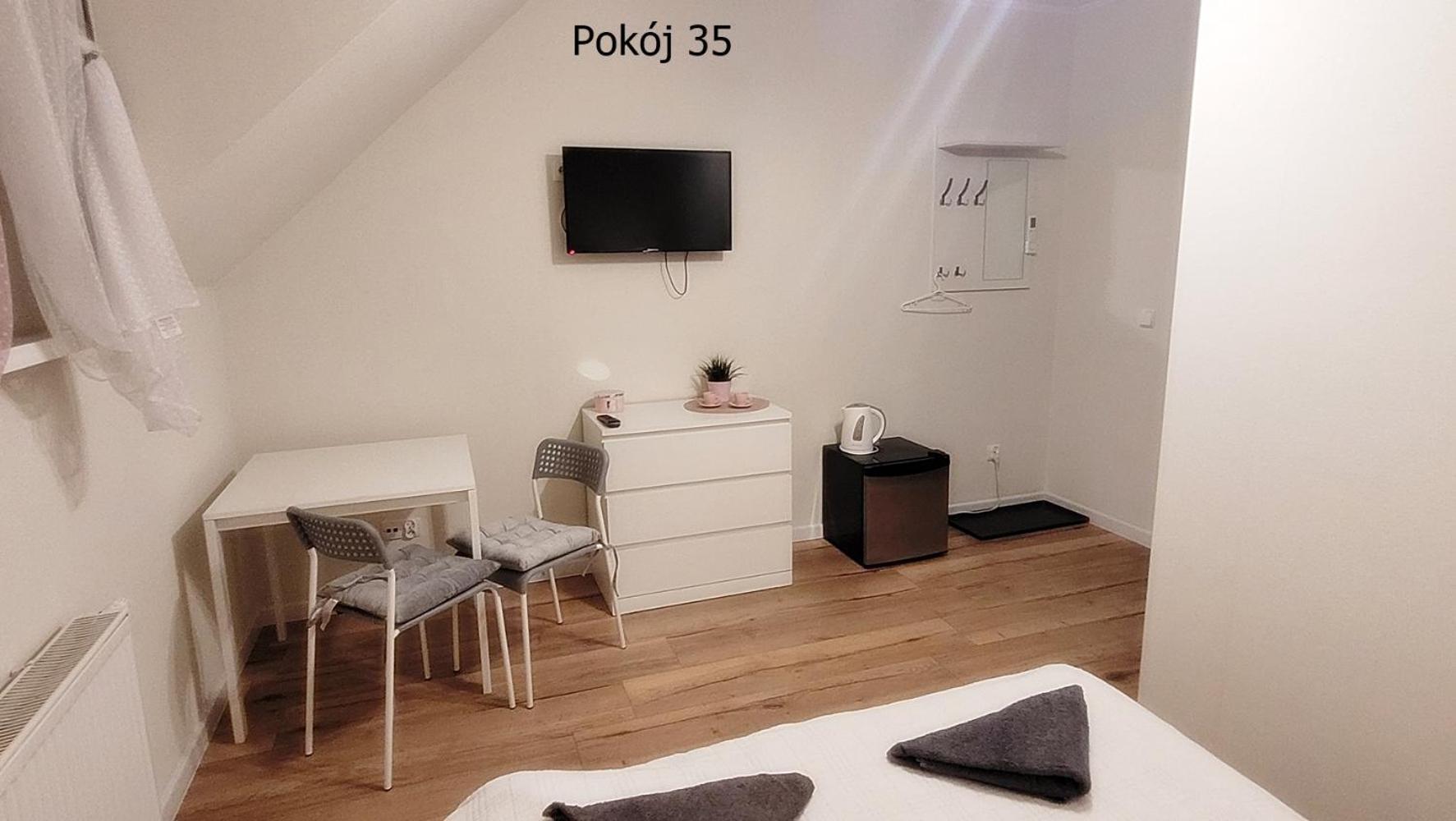 Pod Debem Bed & Breakfast ครีนิซามอร์สกา ภายนอก รูปภาพ