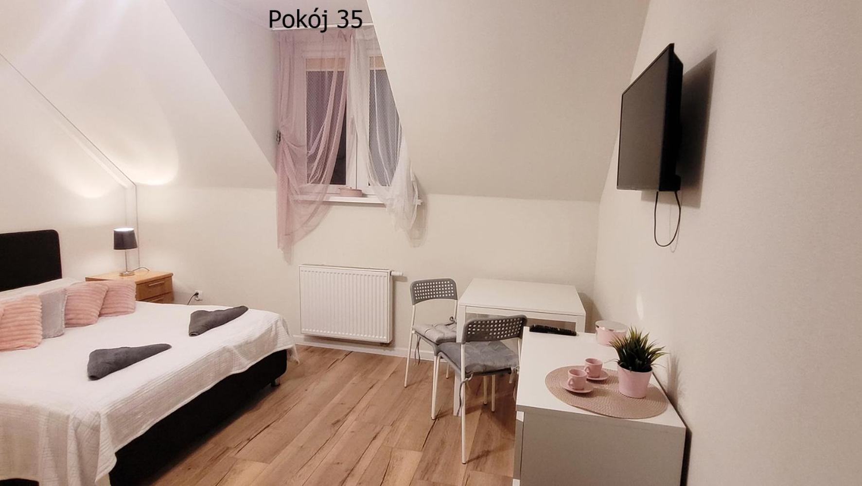 Pod Debem Bed & Breakfast ครีนิซามอร์สกา ภายนอก รูปภาพ